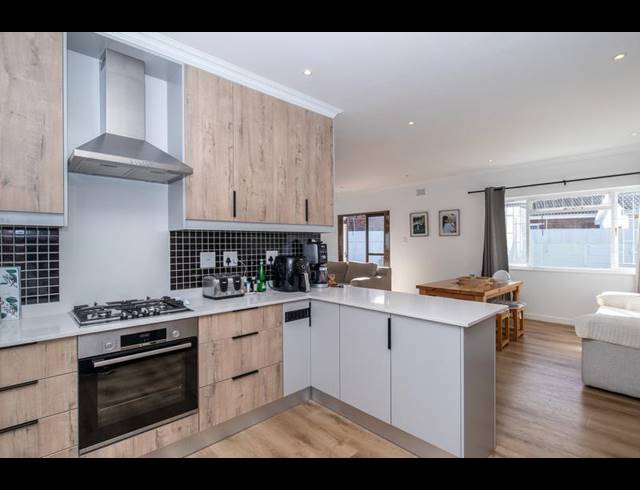 4 BEDROOM PROPERTY TO RENT IN CONSTANTIA